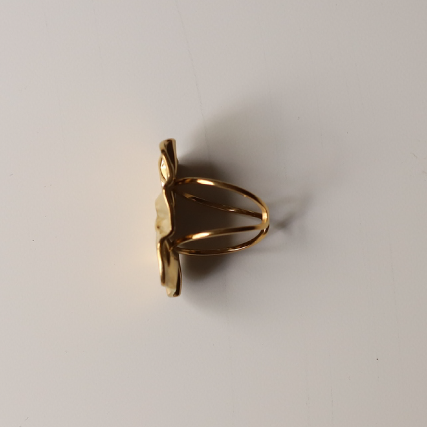 Anillo arrugas rectangular oro