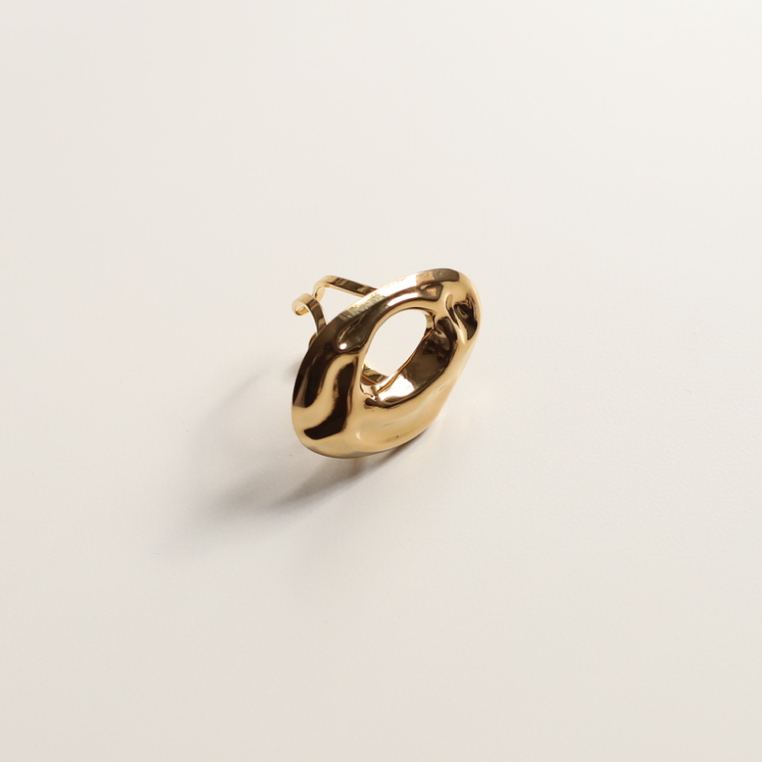 Anillo oquedad ovalo oro