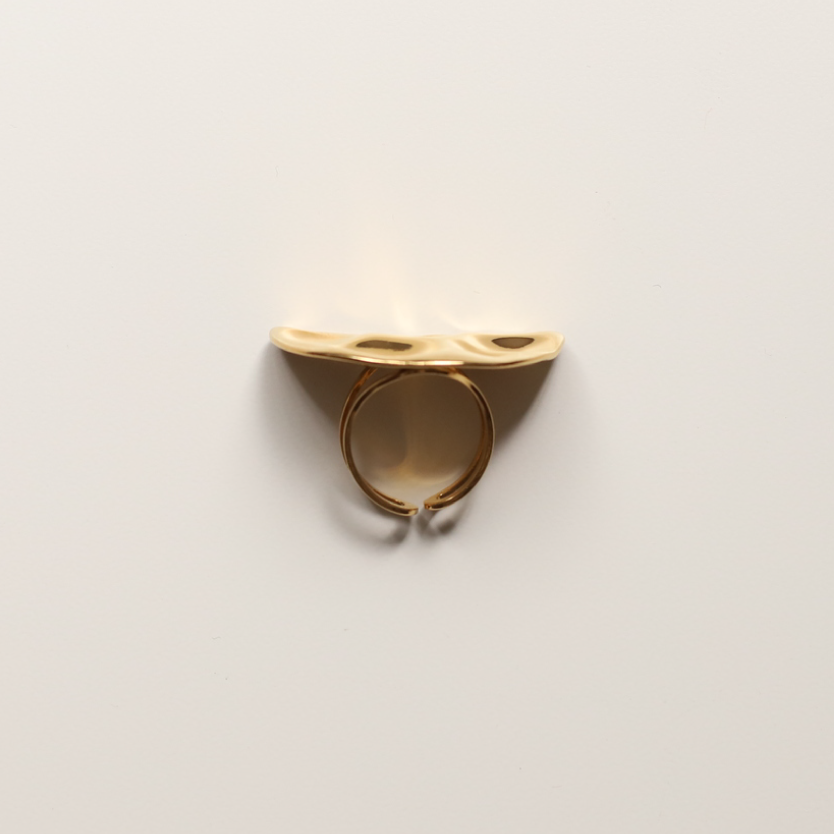 Anillo oquedad semicirculo oro