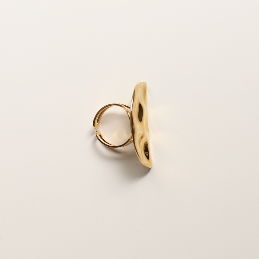 Anillo oquedad semicirculo oro