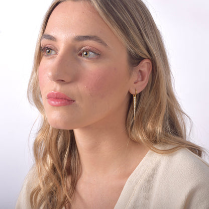 Pendiente pincho oro