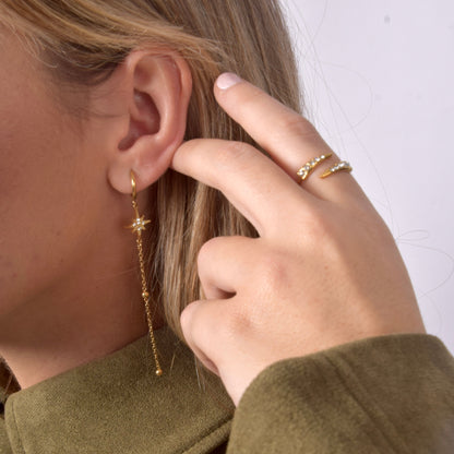 Pendiente mini estrella oro