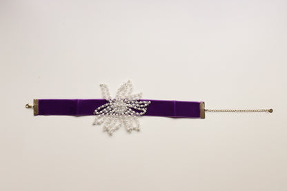 Chocker flor perla morado