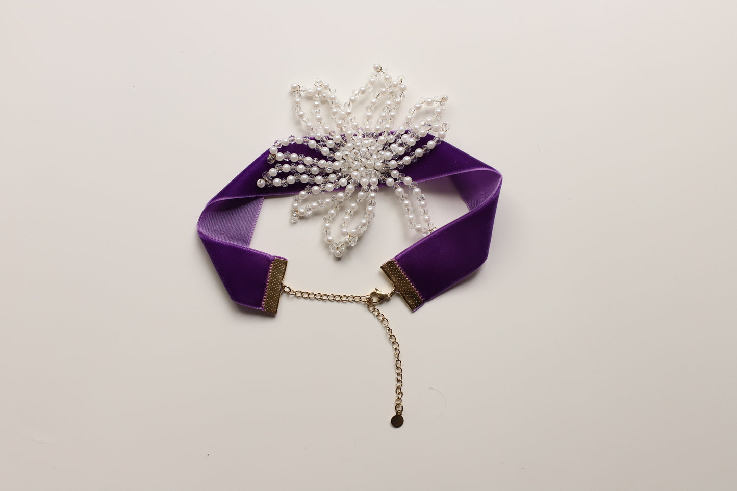 Chocker flor perla morado