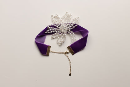 Chocker flor perla morado